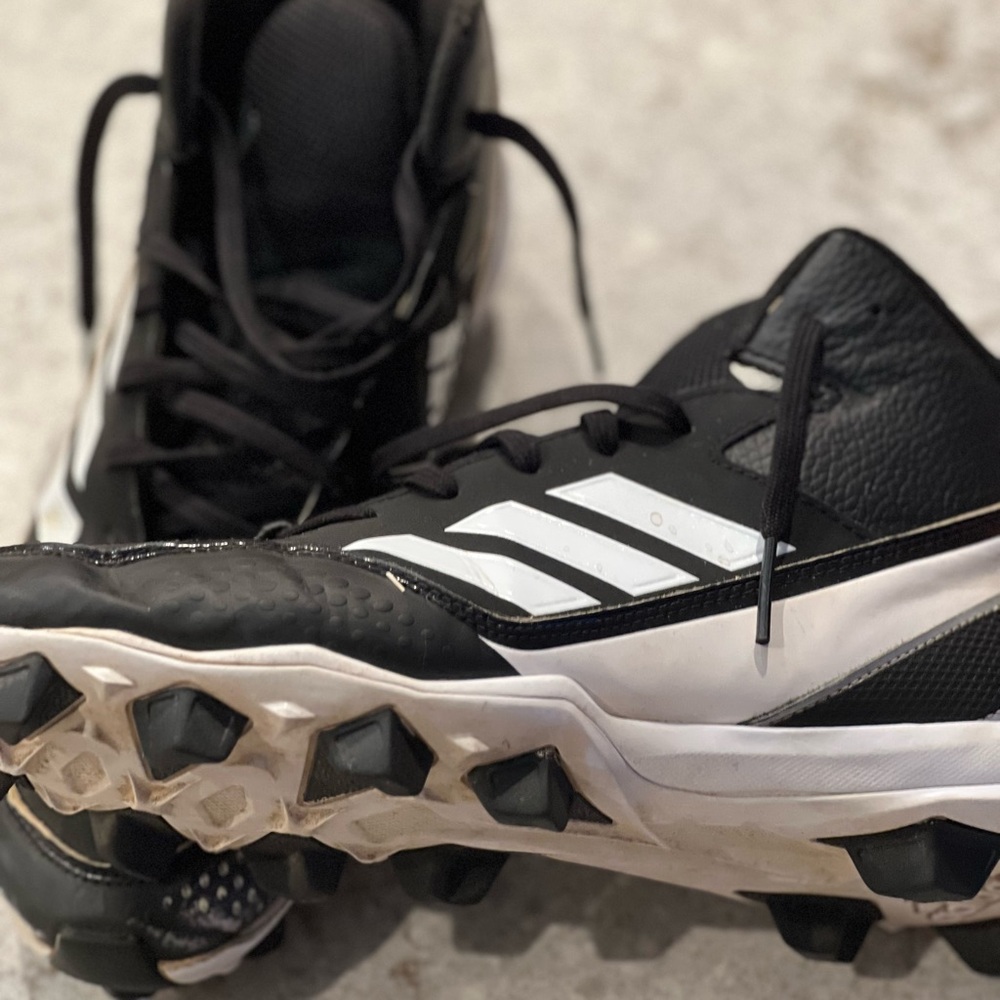 Men’s Adidas Baseball Cleats Sz 10.5